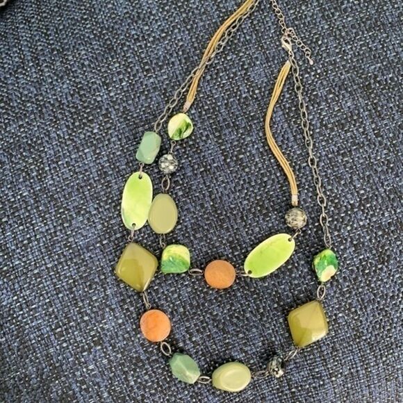 Green statement necklace - Picture 2 of 4